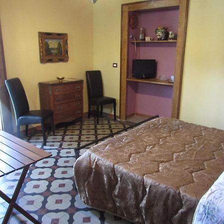 לינה וארוחת בוקר גיארדיני נאקסוס Antico Palazzo מראה חיצוני תמונה